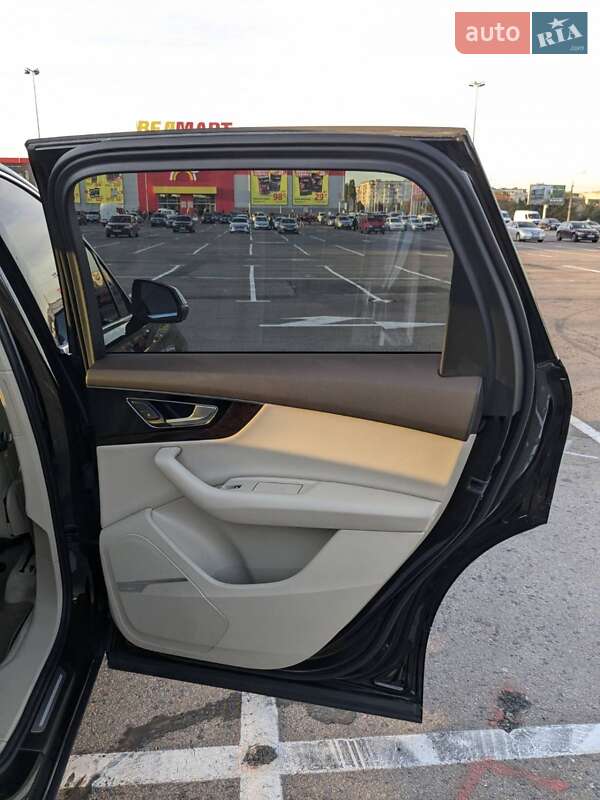 Позашляховик / Кросовер Audi Q7 2018 в Рівному