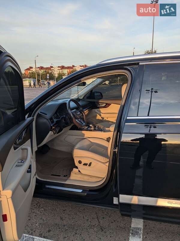 Позашляховик / Кросовер Audi Q7 2018 в Рівному