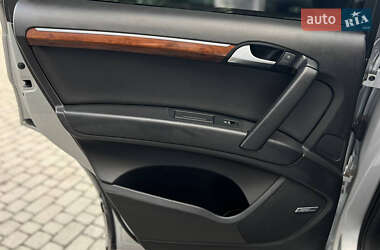 Внедорожник / Кроссовер Audi Q7 2015 в 