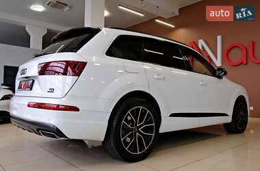 Внедорожник / Кроссовер Audi Q7 2018 в 