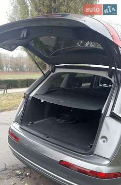 Внедорожник / Кроссовер Audi Q7 2016 в 