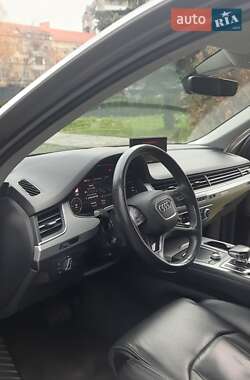 Внедорожник / Кроссовер Audi Q7 2016 в 