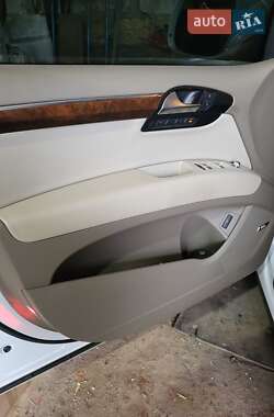Внедорожник / Кроссовер Audi Q7 2012 в 