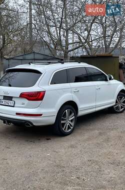 Внедорожник / Кроссовер Audi Q7 2012 в 