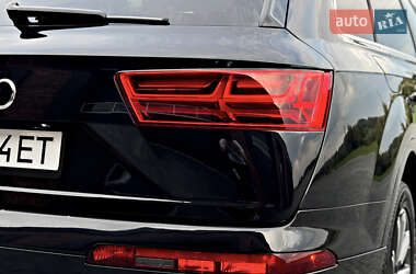 Позашляховик / Кросовер Audi Q7 2019 в 