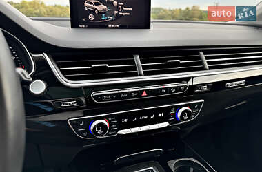 Позашляховик / Кросовер Audi Q7 2019 в 