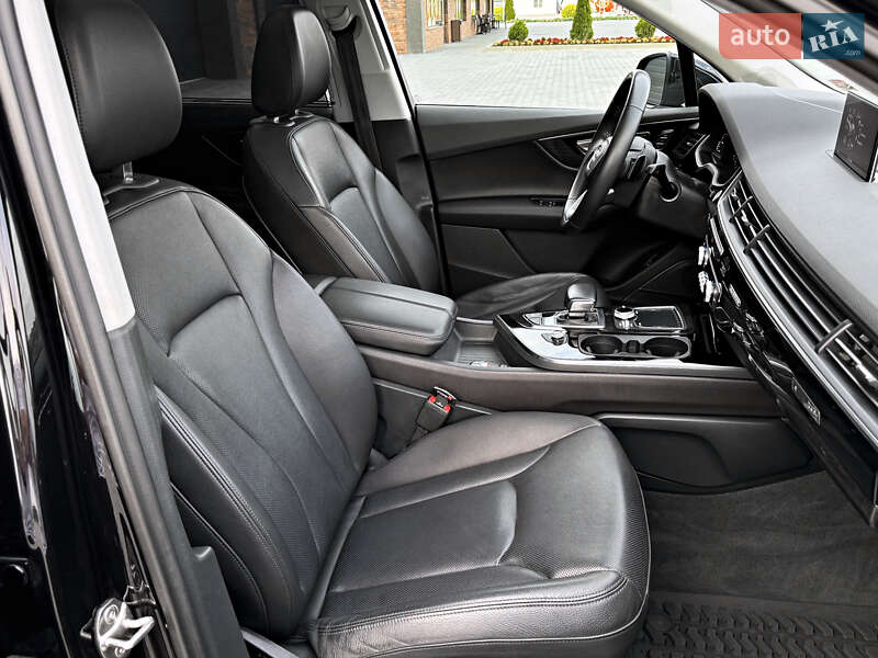 Позашляховик / Кросовер Audi Q7 2019 в Чернівцях