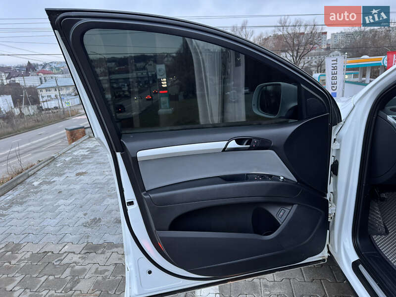 Внедорожник / Кроссовер Audi Q7 2011 в Черновцах