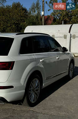 Позашляховик / Кросовер Audi Q7 2017 в 