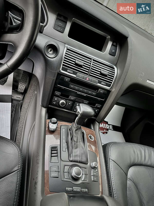 Внедорожник / Кроссовер Audi Q7 2006 в Черновцах