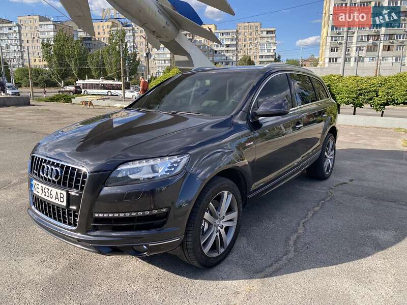 Внедорожник / Кроссовер Audi Q7 2013 в 