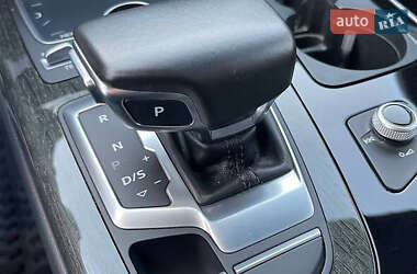Внедорожник / Кроссовер Audi Q7 2016 в 