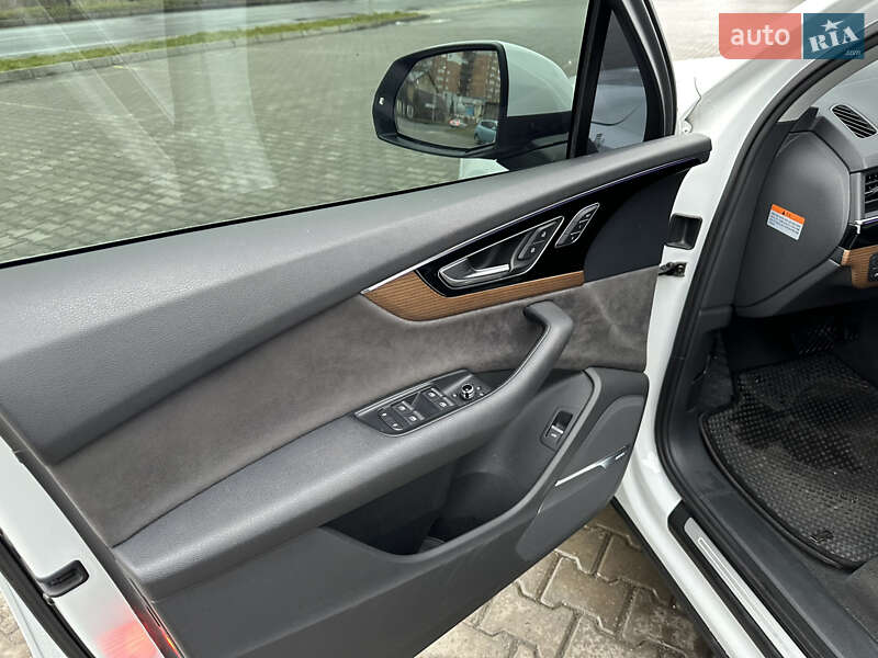 Внедорожник / Кроссовер Audi Q7 2016 в Хмельницком