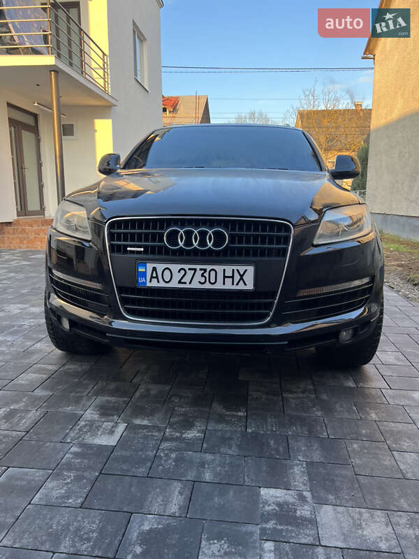 Внедорожник / Кроссовер Audi Q7 2007 в Хусте