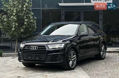 Внедорожник / Кроссовер Audi Q7 2017 в Мостиске