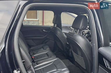 Внедорожник / Кроссовер Audi Q7 2016 в 
