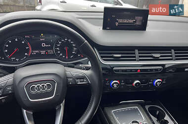 Внедорожник / Кроссовер Audi Q7 2016 в 