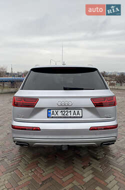 Внедорожник / Кроссовер Audi Q7 2018 в 