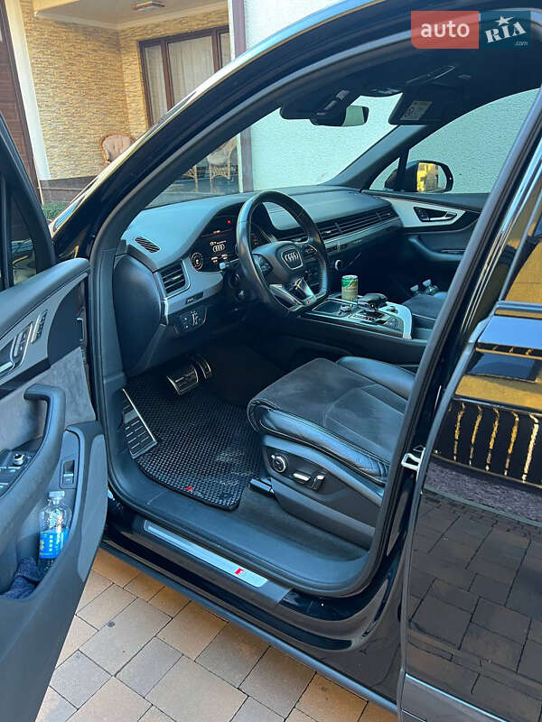 Позашляховик / Кросовер Audi Q7 2017 в Іршаві