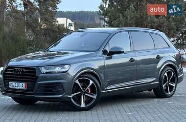 Позашляховик / Кросовер Audi Q7 2017 в Рівному