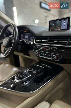Внедорожник / Кроссовер Audi Q7 2018 в 