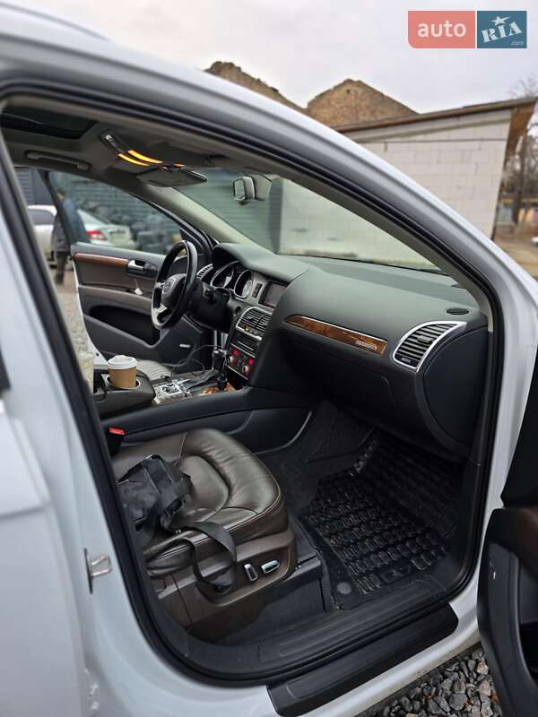 Позашляховик / Кросовер Audi Q7 2014 в Бучі