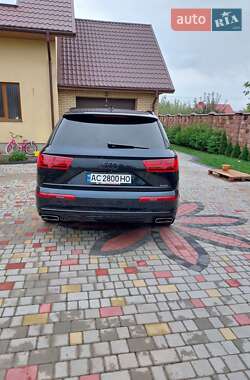Внедорожник / Кроссовер Audi Q7 2016 в 