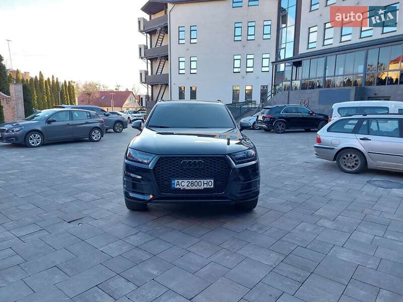 Внедорожник / Кроссовер Audi Q7 2016 в 