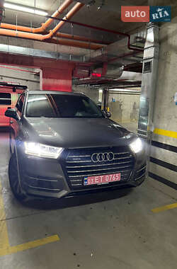 Позашляховик / Кросовер Audi Q7 2017 в 
