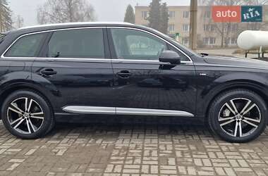 Внедорожник / Кроссовер Audi Q7 2016 в 