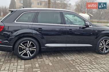 Внедорожник / Кроссовер Audi Q7 2016 в 