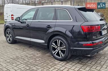 Внедорожник / Кроссовер Audi Q7 2016 в 