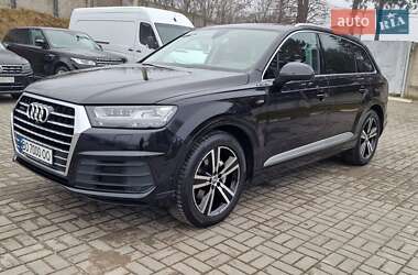 Внедорожник / Кроссовер Audi Q7 2016 в 