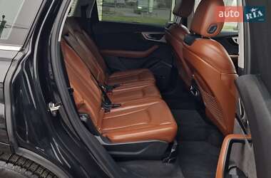Внедорожник / Кроссовер Audi Q7 2016 в 