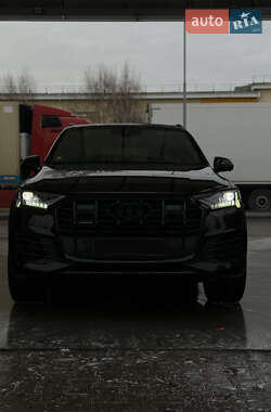 Внедорожник / Кроссовер Audi Q7 2021 в 