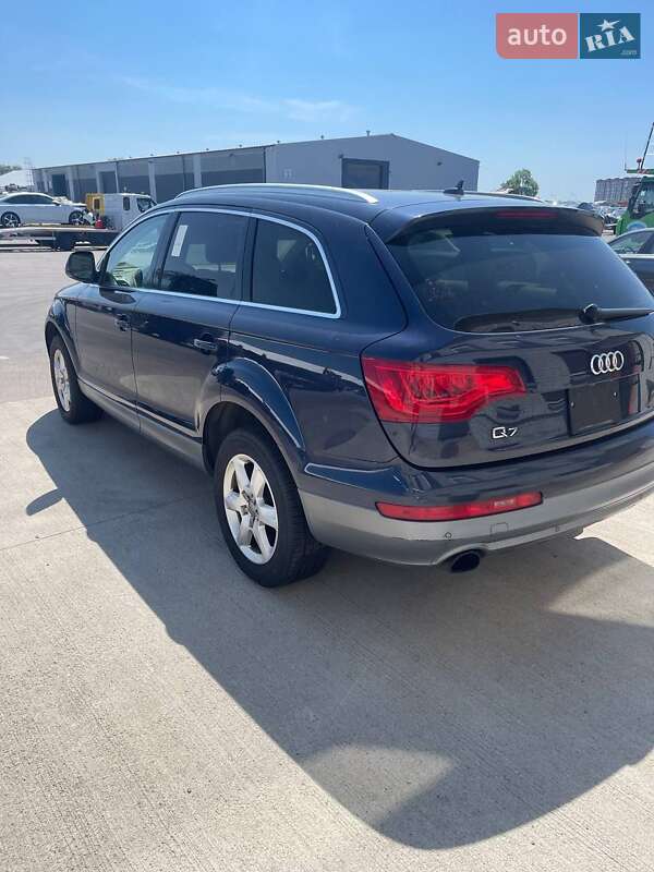 Позашляховик / Кросовер Audi Q7 2012 в Володимирі