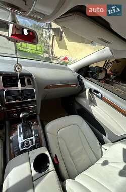 Позашляховик / Кросовер Audi Q7 2012 в 