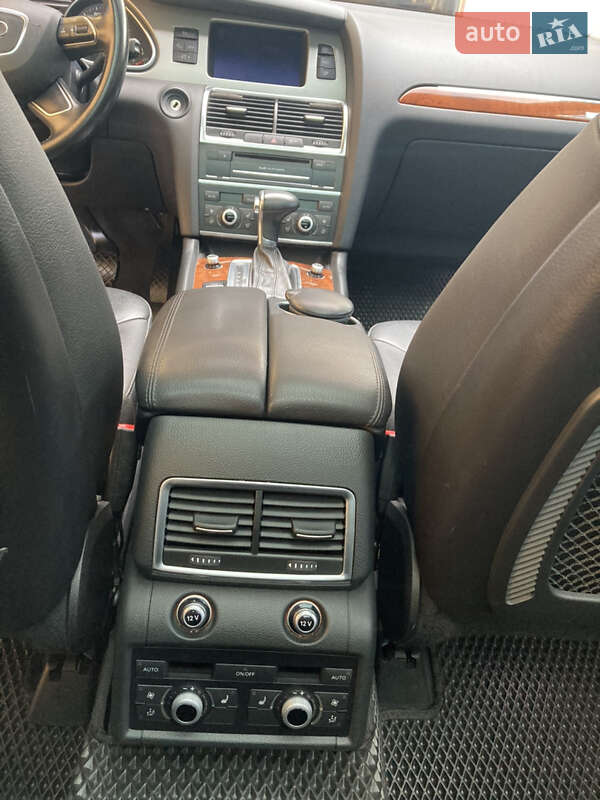 Позашляховик / Кросовер Audi Q7 2014 в Жовкві
