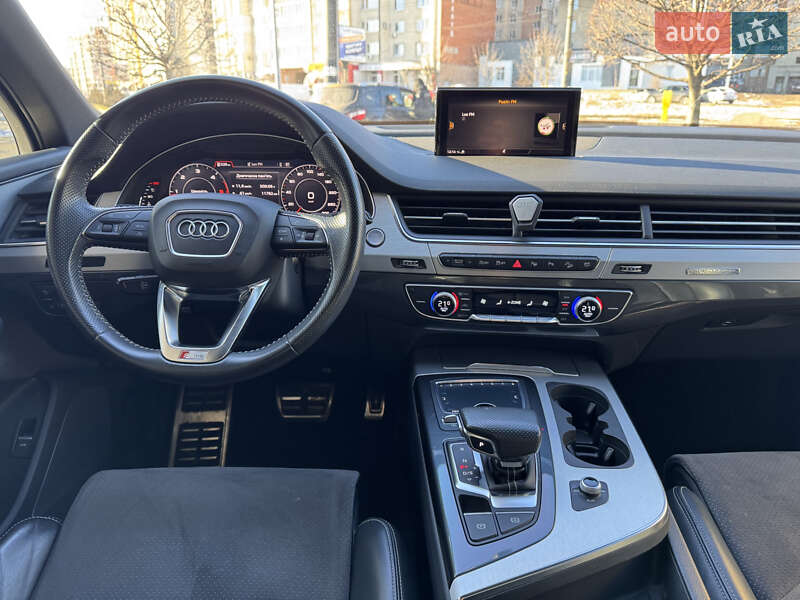 Позашляховик / Кросовер Audi Q7 2017 в Івано-Франківську