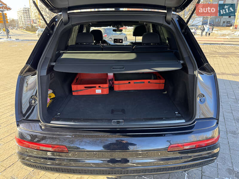 Позашляховик / Кросовер Audi Q7 2017 в 