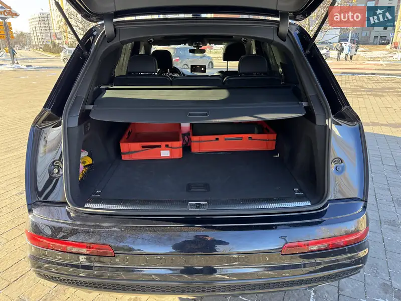 Позашляховик / Кросовер Audi Q7 2017 в 
