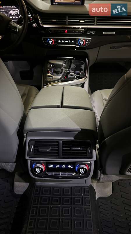 Внедорожник / Кроссовер Audi Q7 2017 в Хусте