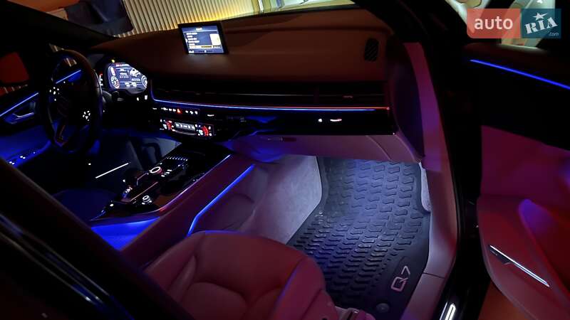 Внедорожник / Кроссовер Audi Q7 2017 в Хусте