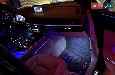 Внедорожник / Кроссовер Audi Q7 2017 в 