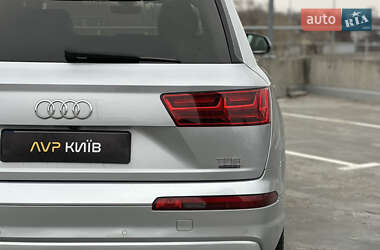 Внедорожник / Кроссовер Audi Q7 2017 в 