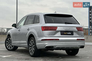 Внедорожник / Кроссовер Audi Q7 2017 в 