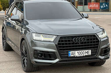 Внедорожник / Кроссовер Audi Q7 2017 в 