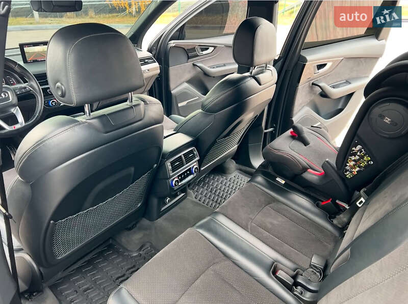 Позашляховик / Кросовер Audi Q7 2017 в Дніпрі