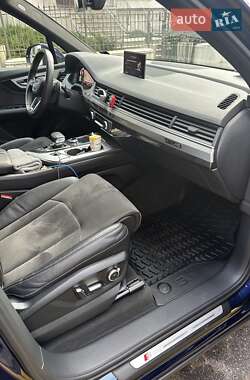 Внедорожник / Кроссовер Audi Q7 2018 в 