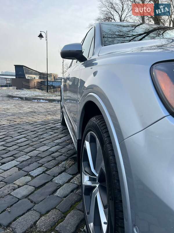 Внедорожник / Кроссовер Audi Q7 2021 в Киеве